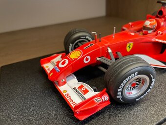 1:18 Ferrari F2002 Michael Schumacher (Hot Wheels) - 5