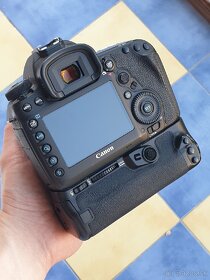 Battery grip Meike pre Canon 5D mark IV - 5