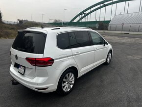 VOLKSWAGEN TOURAN 2.0 Tdi 2017 7- miestny - 5