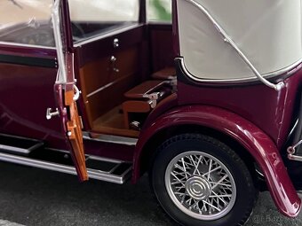 1:18 1932 ŠKODA 860 Cabriolet Closed - Burgundy - ABREX - 5