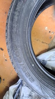 Darujem 2 ks zimných pneumatík Nokian 225/60 R18 - 5