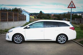 Toyota Auris Hybrid (elektro + benzín) - 5