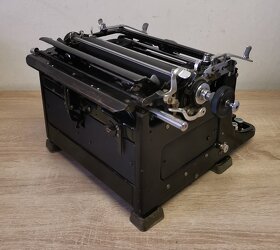 Funkčný starožitný písací stroj Continental z roku 1942 - 5