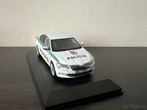 Skoda Superb III 1:43 Policia SR - 5