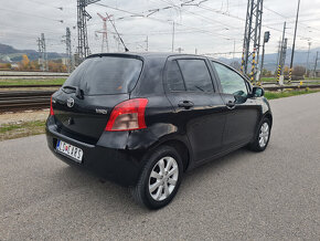 Toyota Yaris 1.3 VVT-I Summer Cool - 5