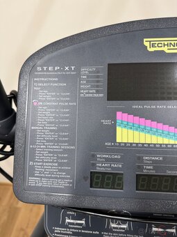 Technogym Stepper XT v top stave - 5