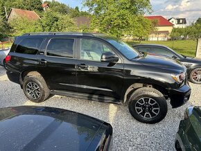 2016 Toyota Sequoia SR5 5,7 V8 4x4 7-miest podvozok +5cm - 5