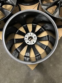 Nepoužité hliníkové disky 5x112 R19 Škoda Crystal Black - 5