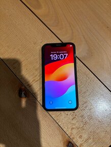 Apple iPhone XR - 64GB - 5