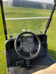 Golfové autíčko EZGO RXW - 5