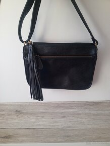 Čierna crossbody kabelka - 5