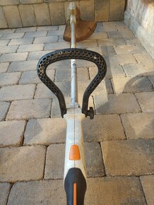 Predám AKU vyžínač STIHL - 5