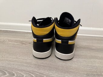 JORDAN 1 MID "WHITE POLLEN BLACK” - 5