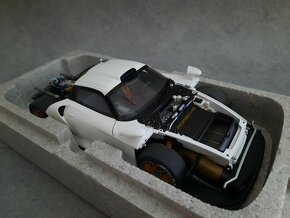 Porsche 911 GT1 Autoart 1:18 - 5