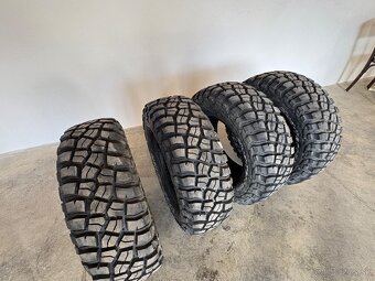 BF Goodrich Mud-Terrain 235/75r15 - 5