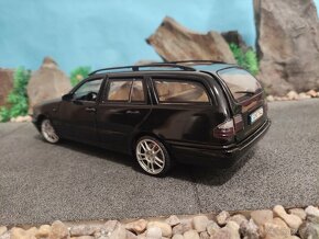 prodám model 1:18 mercedes benz e class combi - 5