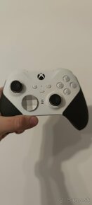 Xbox ovládač Elite series 2 s puzdrom a prídavnými páčkami - 5