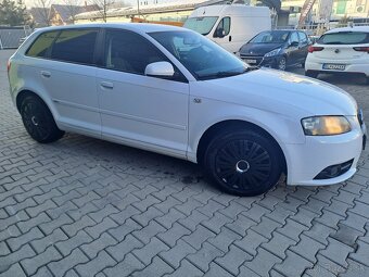 AUDI A3 Sportback 1.6 i 75 kW - 5