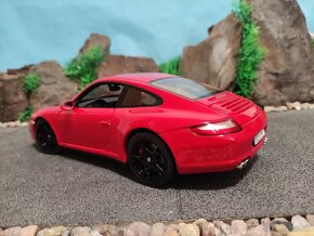 Prodám model 1:18 Porsche 911 Carrera 4s - 5