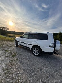 Mitsubishi Pajero 4 3.8l MIVEC - 5