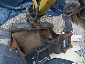 Minibager yanmar vio12 - 5