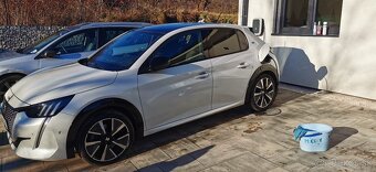 ELEKTROMOBIL PEUGEOT E 208 plná výbava - 5