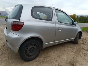 Toyota Yaris 1.0 - 5