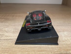 1:43 model Enzo Ferrari - 5