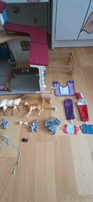 Schleich stajňa s príslušenstvom - 5