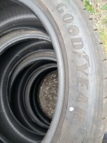 235/45 R19 letne - 5