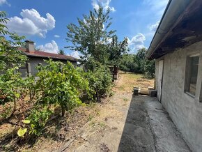 Rodinný dom s veľkým pozemkom v obci Slovenský Grob - 5