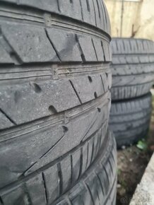 Pneu 265/35 R22 - 5