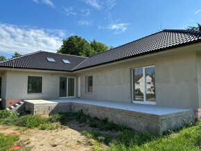 Priestranný bungalov na okraji obce Kálnica - 5