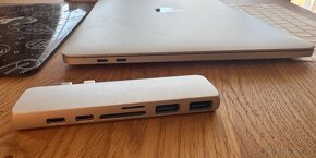 Apple MacBook Pro 2019, 4 porty Thunderbolt 3 s touchbarom - 5