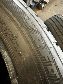 Bridgestone Blizzak 245/50 R19 RFT - 5