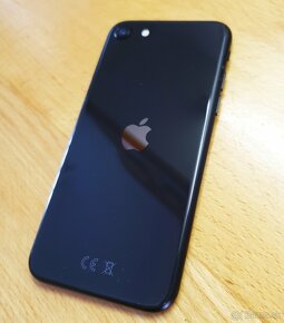 zachovalý kompakt iPhone SE 2020 64GB čierny - 5