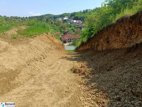 NA PREDAJ POZEMOK-VYDUMANEC, 1570 M2, VHODNÝ NA VÝSTAVBU RD. - 5