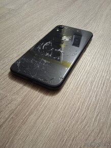 iPhone XR / 128GB čierny prasknutá zadná strana - 5