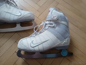 velkost 41,5 - damske ladove korcule NIKE (vnutro 26,5 cm) - 5