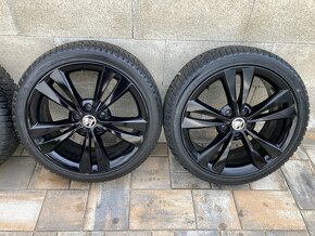 Predám zimnú sadu org ŠKODA 5x112 7,5J ET51 225/40 R18 - 5