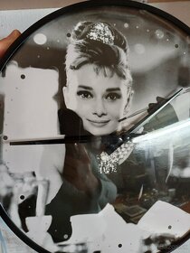 Predam skvostné hodiny Audrey Hepburn Raňajky u Tyffanyho - 5
