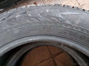 Predám 2ks Zimné pneumatiky WR SUV 225/60 R18 - 5