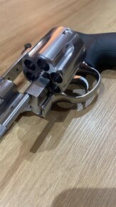 Smith Wesson - 5