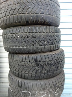 Dunlop  235/55R17 - 5