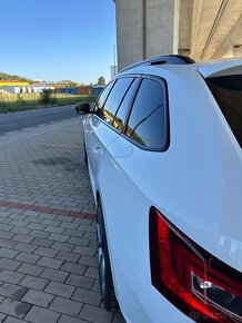 Škoda Superb combi sportline 2.0tdi 140kw 4x4 - 5