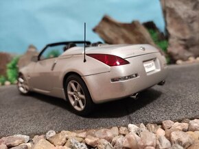 Prodám model 1:18 Nissan fairlady 350Z roadster - 5