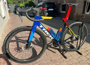 Cestný bicykel Madone SLR 9 AXS Gen 8 veľ M/L - 5