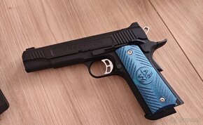 Colt 1911 pažbičky klasický tvar Hitman gumené - 5