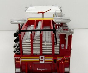 Seagrave NYFD Fire Truck 1:43 - 5