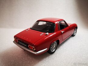 Predám kovový model  Lotus Elan 1965, 1:24 - 5